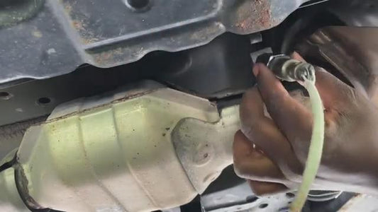 Installing Mini Catalizador o2 Sensor Spacer for P0420 - Mini Catalizador®